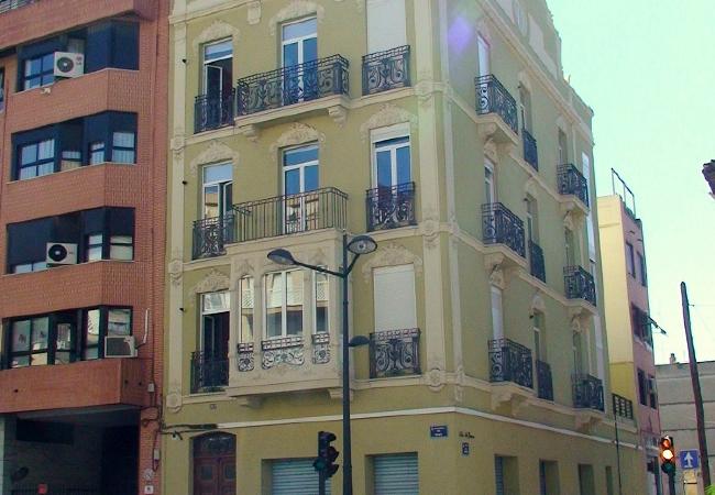 La fachada Los apartamentos están a 10 minutos caminando del puerto.