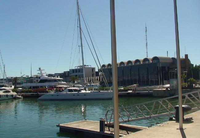 El puerto de Valencia El puerto de Valencia está muy cerca de los apartamentos y es perfecto para dar un paseo