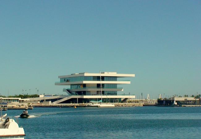 El puerto de Valencia El puerto de Valencia está muy cerca de los apartamentos y es perfecto para dar un paseo